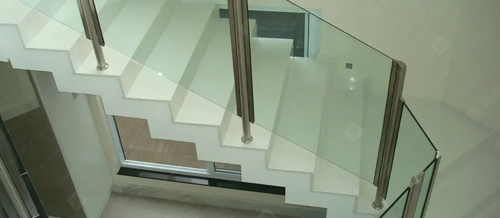 Sistemas para guarda-corpos modulares em aço inox